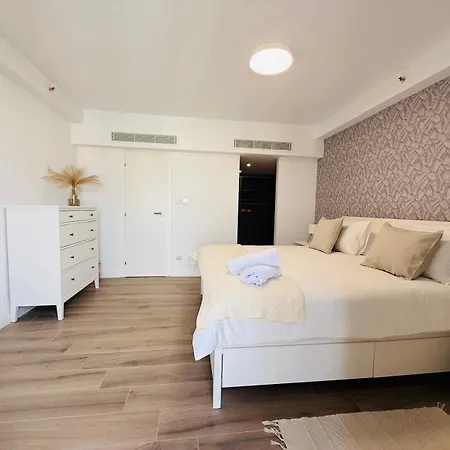 Offshore 45 Apartment