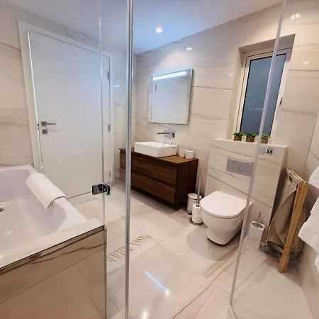 Offshore 45 Apartment *