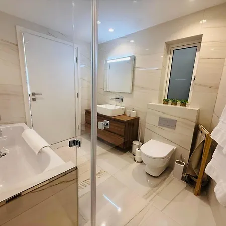 Offshore 45 Apartment